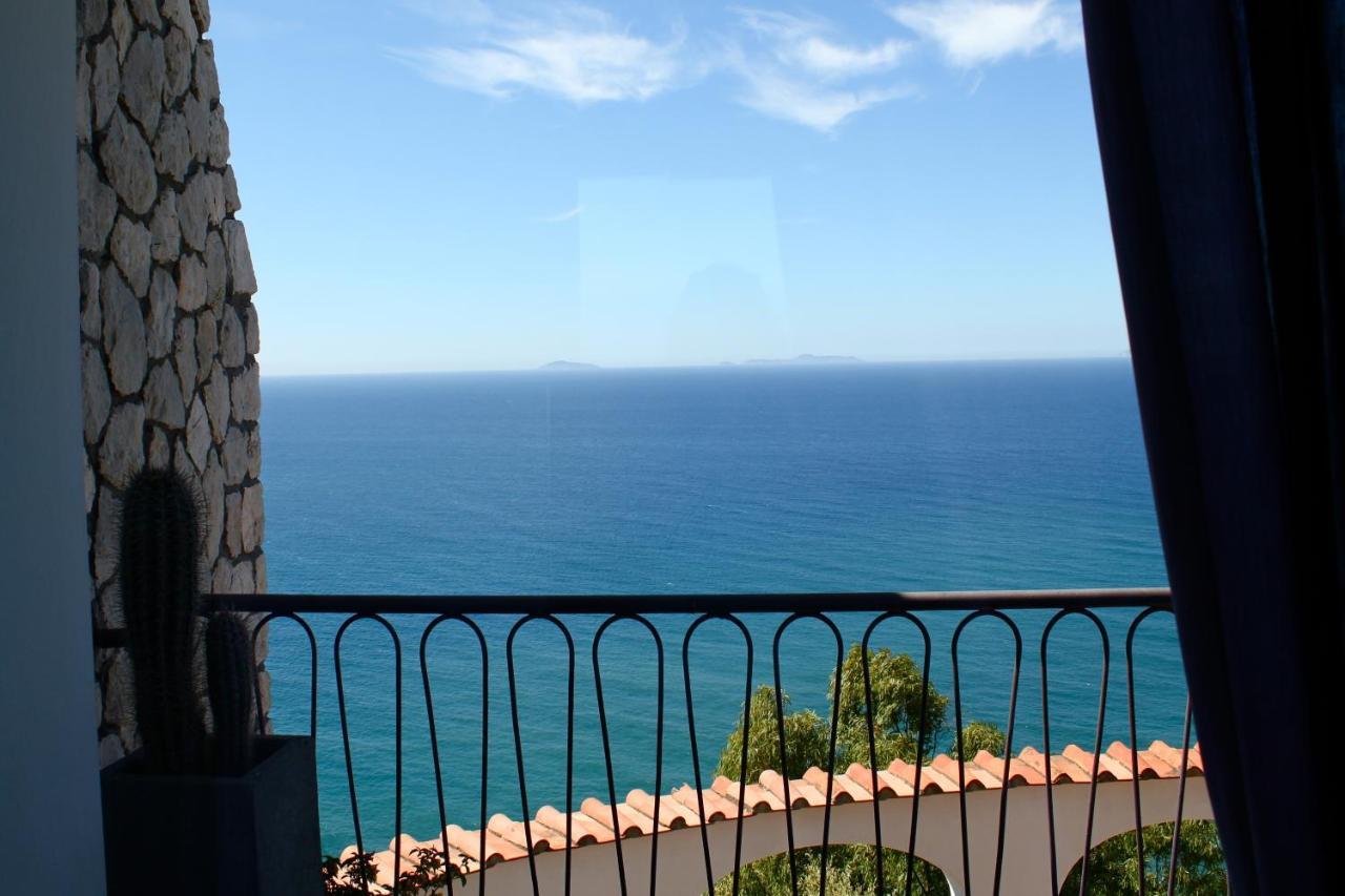 Double Room with Sea View,1558768813:JPEG